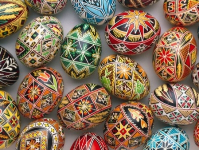 Изысканные яйца на Пасху: «мраморные», «с трещинками», «декупаж»