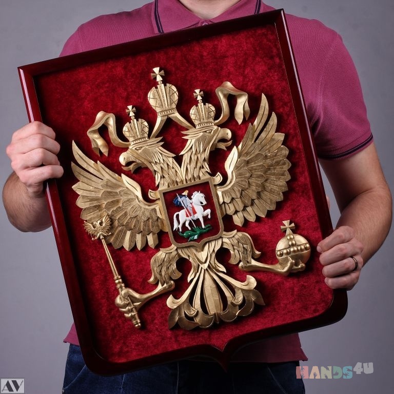 Герб России из дерева